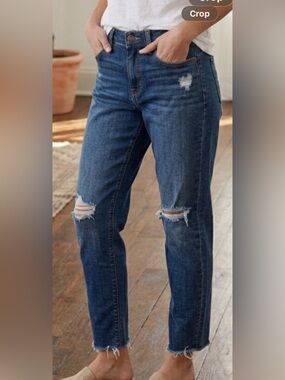 Gap 1969 Girlfriend Jeans Size 25 Distressed Frayed Hem Mid Rise Medium Wash